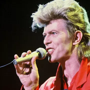 Textul hitului „Starman”, scris de mână de David Bowie, vândut la licitație. Suma este uriașă