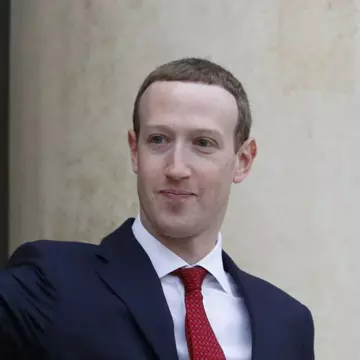 Mark Zuckerberg a ieșit din topul Forbes al celor mai bogati americani
