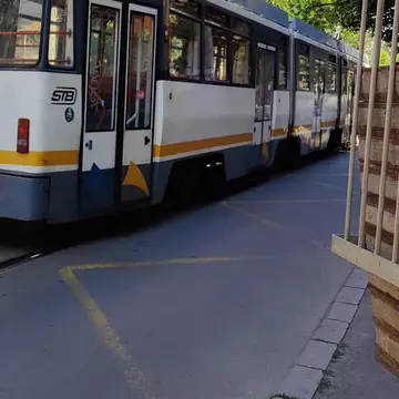 O bucureșteancă a fost amendată cu 800 de lei de controlorii STB deși își plătise călătoria prin SMS