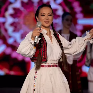 Ce tarif are Vlăduța Lupău pentru nunți, botezuri și zile de naștere. Suma cerută de artistă pentru un program artistic complet