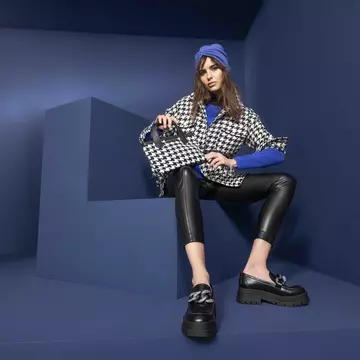 Back to black: modele de genți și pantofi pentru sezonul rece