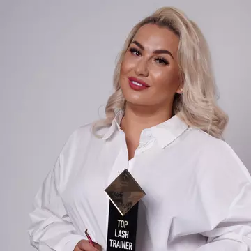 Una dintre primele academii de frumusețe din Europa vă așteaptă la cursuri, cu multe surprize!