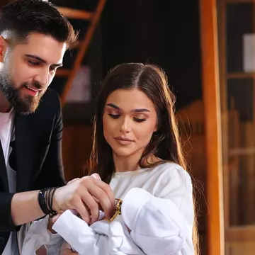 Theo Rose și Alex Leonte, prezenți la aceeași petrecere. Cei doi foști iubiți sunt nașii unui băiețel