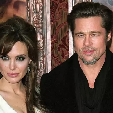 Angelina Jolie îl acuză pe Brad Pitt că și-a lovit copiii: ”Au reușit să se apere unii pe alții”