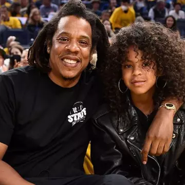 Blue Ivy, fiica lui Beyonce și Jay-Z, a licitat peste 80 de mii de dolari pentru o pereche de cercei