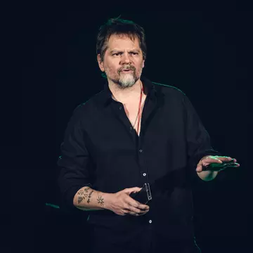 Din 1 noiembrie, la Teatrul Național ”I. L. Caragiale” din București, vă invităm să vedeți Freak Show vol 2, spectacolul scris și regizat de Florin Piersic Jr