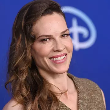 Hilary Swank este însărcinată cu gemeni. Actrița are 48 de ani