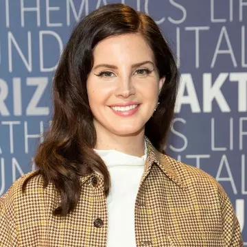 Lana Del Rey a fost jefuită: „Cineva mi-a spart geamurile”
