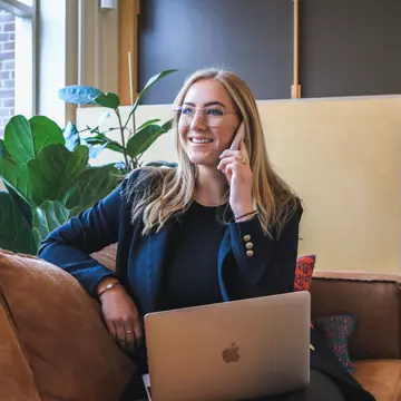 Sondaj eJobs: 45% dintre angajați încearcă, în acest moment, să-și schimbe jobul. Salariul, absența sentimentului de împlinire profesională sau lipsa perspectivelor de creștere sunt principalele motive de nemulțumire. 2 din 10 angajați spun că au intrat în burnout