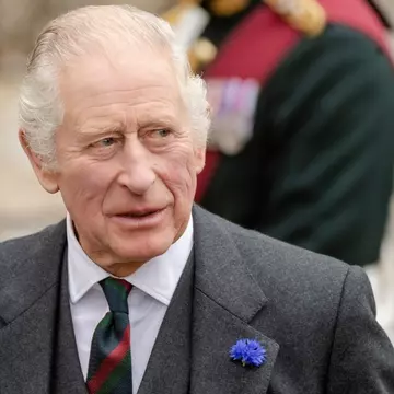 Prima fotografie oficială a noului rege al Marii Britanii. Ducii de Sussex au fost excluși