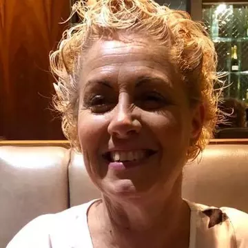 O femeie ce a fost răpită la vârsta de 4 ani s-a reunit cu familia ei după 53 de ani