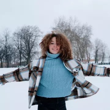 3 soluții vestimentare EFICIENTE dacă vrei să nu îți fie frig iarna aceasta