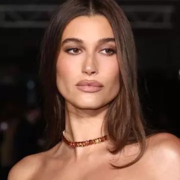 Hailey Bieber se confruntă cu probleme de sănătate: „Este dureros și am stări de greață”