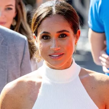 Meghan Markle a considerat că „monarhia are mai mare nevoie de ea decât are ea de Familia Regală”