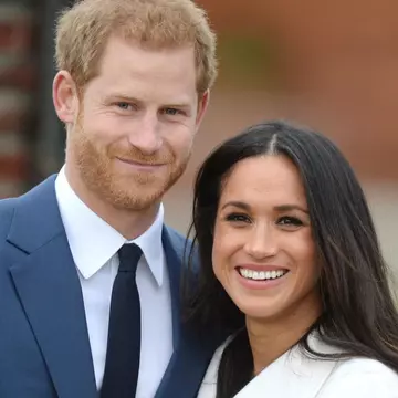 Meghan Markle și Prințul Harry, premiați pentru că au înfruntat „rasismul” din Familia Regală