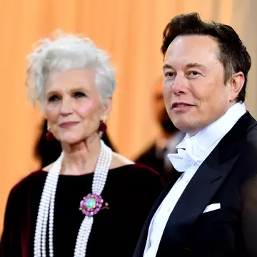 Dramele din tinerețea lui Maye Musk. Mama lui Elon Musk are o poveste de viață emoționantă