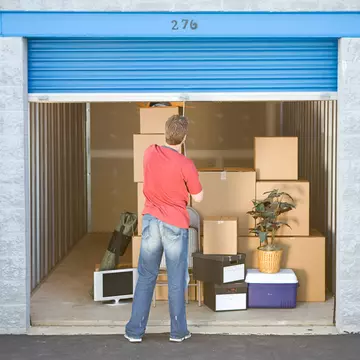 Ce faci cu obiectele care nu mai au loc în apartament?