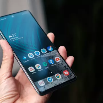 Cum îți dai seama că telefonul tău este urmărit. Simbolul care avertizează utilizatorii