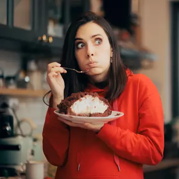 5 trucuri care ne pot scăpa de dependențele alimentare