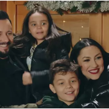 Andra a lansat un nou colind. Toată familia artistei apare în videoclip: “Ninge anul ăsta de Crăciun”