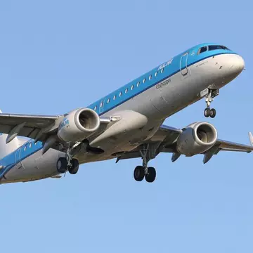 O femeie care nu știa că este însărcinată a născut în avion: "După două contracții, a avut brusc un copil în mâini"