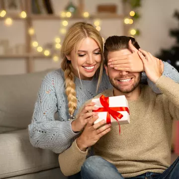 Vrei să dăruiești un parfum bărbătesc? Iată regulile de care să ții cont