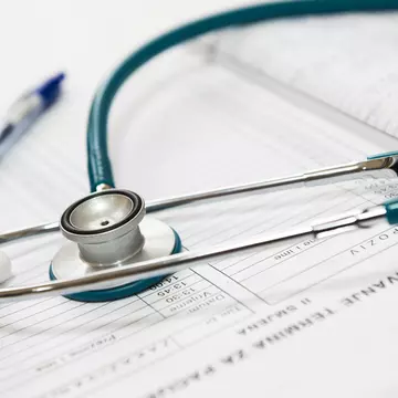 Care este diferența dintre o asigurare medicală privată și un abonament în clinică? Polița cu acoperire oriunde în lume