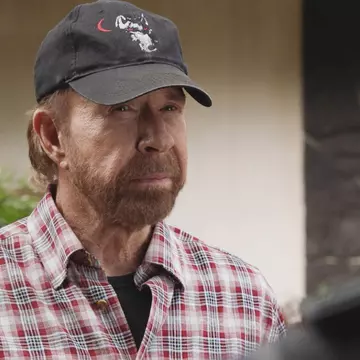 Chuck Norris are o fiică dintr-o relație extraconjugală, despre care nu a știut timp de 26 de ani