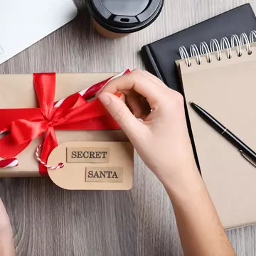 Secret Santa la job? Uite ce cadouri poți lua dacă ai un anumit buget