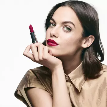 Alegerea perfectă pentru buze statement, pline de volum – noul ruj The ONE Colour Stylist Super Pout