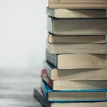 Theodoros: o carte de excepție disponibilă la BOOKZONE