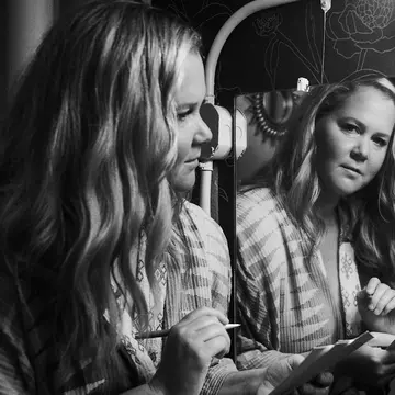 Amy Schumer, despre boala cronică pe care o are și care afectează milioane de femei la nivel global. "Luni în șir mă plâng de durere!"