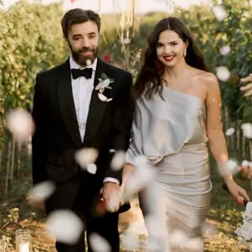 Cine este Doina Ciobanu, a cărei nuntă a ajuns în revista Vogue. Tânăra din Moldova și-a creat singură rochia de mireasă