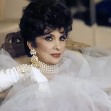 Gina Lollobrigida, o viață desprinsă din filme. S-ar fi iubit cu Fidel Castro, iar propriul fiu a vrut să îi ia averea