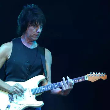 Cine au fost cele două soții ale lui Jeff Beck. Chitaristul a murit la vârsta de 78 de ani