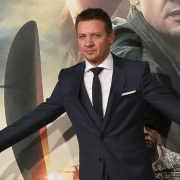 Jeremy Renner, în stare gravă la spital. Actorul Marvel s-a accidentat în timp ce deszăpezea