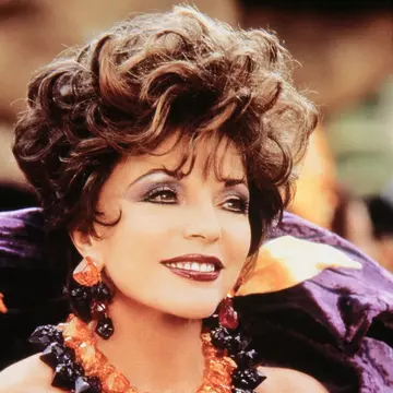 Joan Collins, demonstrație de eleganță, la 89 de ani. Actrița a ieșit la cină cu cel de al cincilea soț