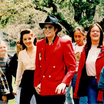 Lisa Marie Presley și picanteriile din căsnicia cu Michael Jackson. "El mima că au raporturi intime"