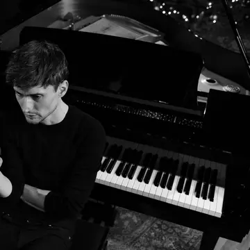Pianistul Andrei Irimia concertează la Palatul Bragadiru