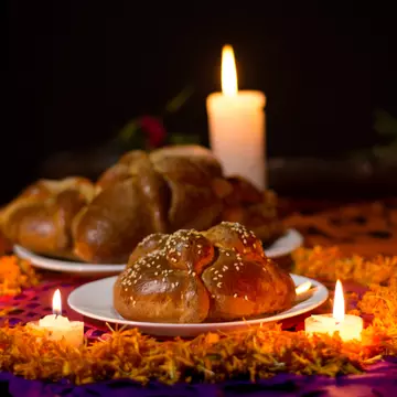 Moșii de Iarnă. Ce se pune în pachetele care se dau de pomană în Sâmbăta Morților