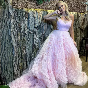 Andreea Bănică a pozat în costum de baie. Cum arată artista la 44 de ani: "M-am murat cât m-au ținut în piscină"