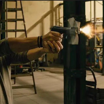 Bruce Willis deschidea focul fără avertisment și întreba ce caută pe platouri, în ultimii ani de carieră. Dezvăluiri fără precedent despre celebrul actor