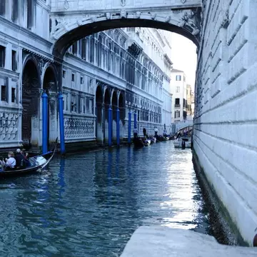 Canalele au secat în Veneția. Romantismul venețian, distrus de secetă / Foto