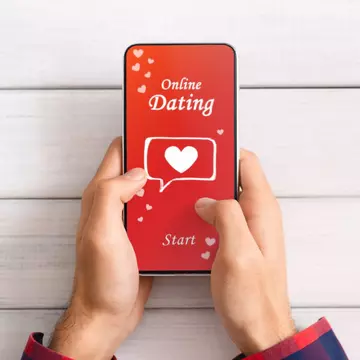 Ce spun terapeuții despre aplicațiile de dating: „Îi ajută pe cei anxioși”