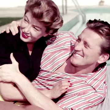 Relația amoroasă neconvențională dintre Anne și Kirk Douglas: „Este nerealist să te aștepți la fidelitate totală într-o căsătorie”