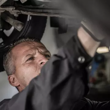[eJobs index salarial] 4.000 de lei este salariul mediu net al celor care lucrează în sectorul de service & reparații. Un mecanic auto câștigă, în medie, 3.500 de lei pe lună, un electrician 3.600 și un inginer de depanare 7.000 de lei, net