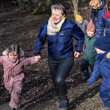 Cât costă ghetele preferate pe care le poartă Kate Middleton și cum își alege machiajul care să o pună în valoare