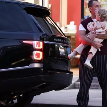 E de neoprit! Jude Law a devenit tată pentru a șaptea oară. Viața amoroasă a actorului e una cu multe picanterii