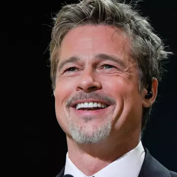 Brad Pitt "și-a premiat" iubita pentru că divorțează de soț. Unde și-a dus actorul jumătatea