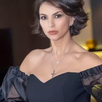 Ramona Bădescu se duce aproape zilnic la sală, la 54 de ani. "Am un antrenor personal"